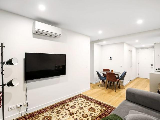 2 BEDROOM MODERN APARTMENT WITH STUNNING VIEWS