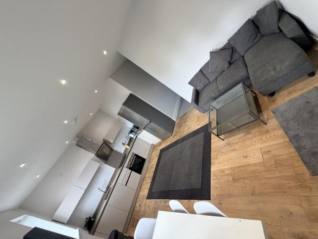 2 bedroom modern Flat UB9
