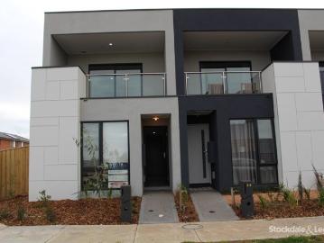 2 BEDROOM MODERN TOWNHOUSE FOR RENT IN TRUGANINA !