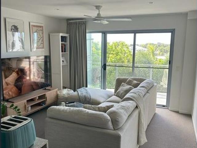 2 Bedroom modern unfurnished unit in Birtinya is close to the Kawana Hospital and beaches
