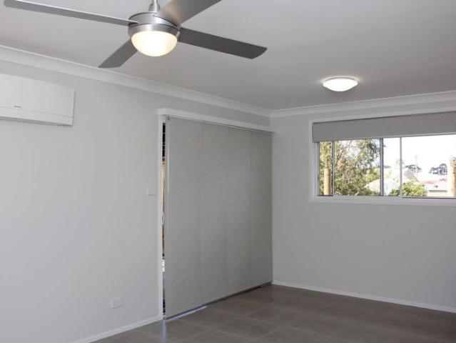 2 bedroom modern unit, walk to the shops and train station
