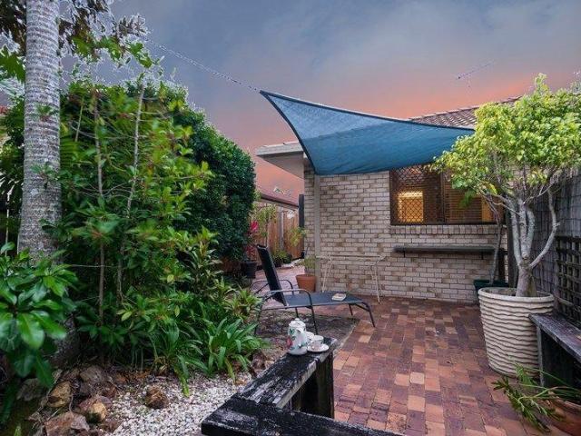 2 Bedroom Apartment Mooloolaba QLD 102590596