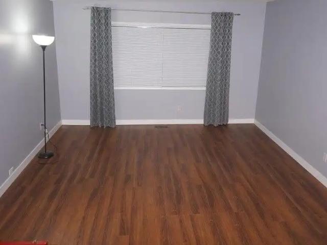 2 Bedroom Main Floor Duplex in Penbrooke Meadows – Available Aug 1