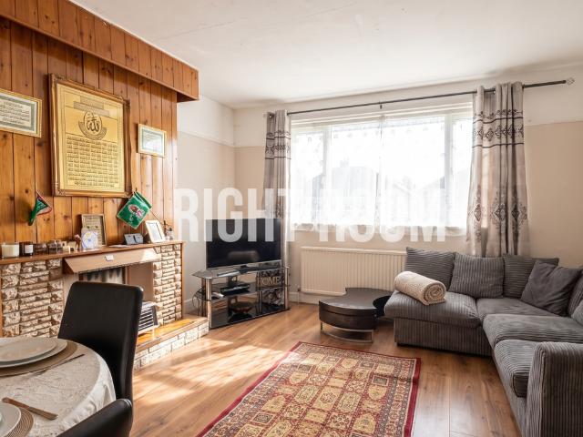2 Bedroom Maisonette, The Ridgeway, North Harrow, HA2 7DA