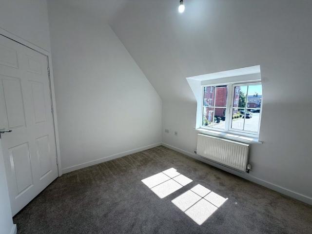 2 bedroom maisonette to let