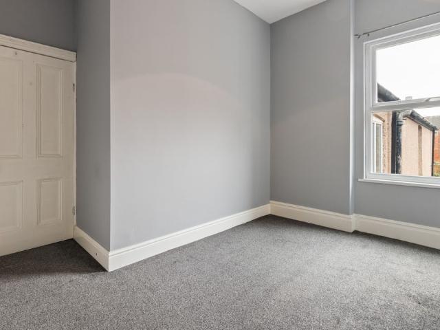 2 bedroom Maisonette to Let