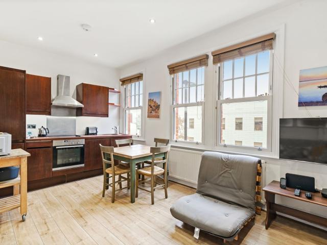 2 bedroom Maisonette to let Highgate Hill, London