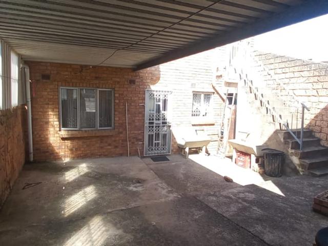 2 Bedroom Maisonette To Let in Croftdene