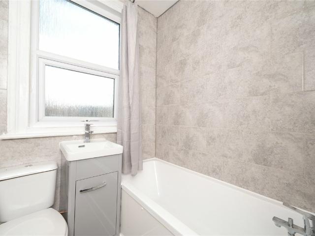 2 Bedroom maisonette to let in Hatfield Road, St Albans, AL1