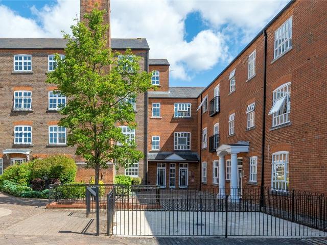 2 Bedroom maisonette to let in Milliners Court, Lattimore Road, St. Albans, AL1