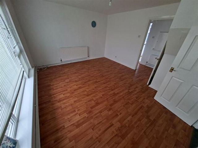 2 Bedroom Maisonette To Rent In Maes Y Felin, Bridgend, CF31