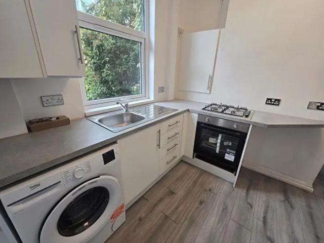 2 Bedroom Maisonette To Rent In Ashleigh Court, Leicester, LE2