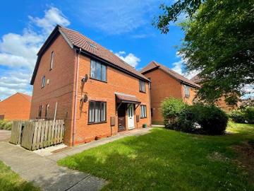 2 Bedroom Maisonette To Rent In Bergamot Gardens, Walnut Tree, MK7