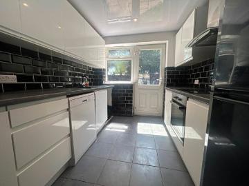 2 Bedroom Maisonette To Rent In Cheswood Drive, Sutton Coldfield B76