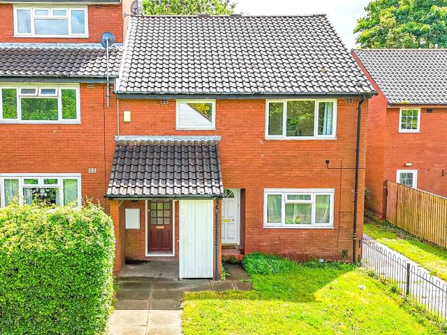 2 bedroom Maisonette to rent in Edale, Stonydelph, Tamworth, Staffordshire