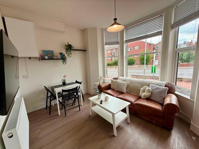 2 Bedroom Maisonette To Rent In Flat, Melton Road, West Bridgford, Nottingham, NG2