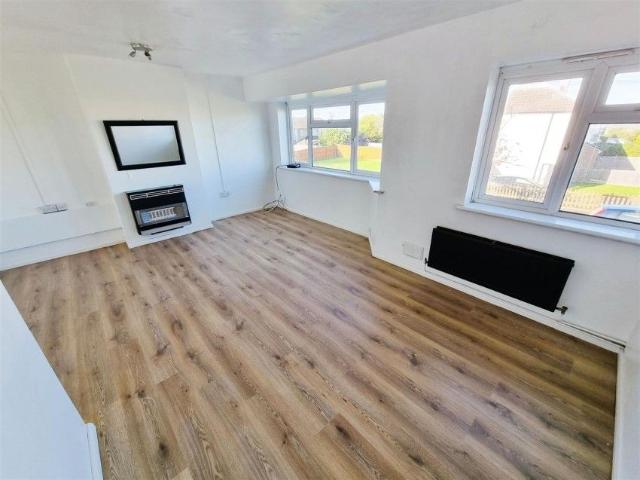 2 Bedroom Maisonette to Rent in Gloucester Crescent, Rushden, NN10