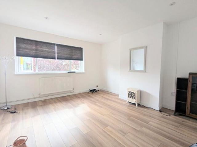 2 Bedroom Maisonette To Rent In High Street, Clapham, Bedford, MK41