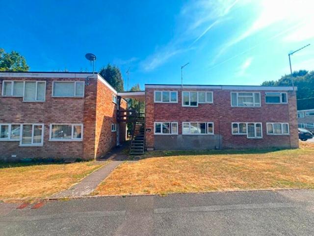 2 Bedroom Maisonette To Rent In Woodcraft Close, Coventry, CV4