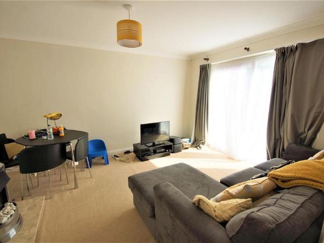 2 bedroom maisonette to rent