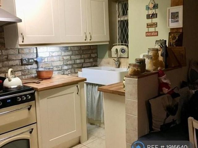 2 bedroom maisonette to rent