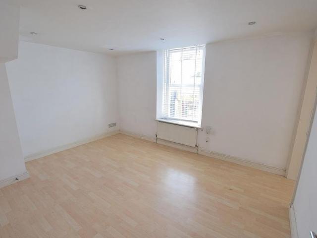 2 bedroom maisonette to rent