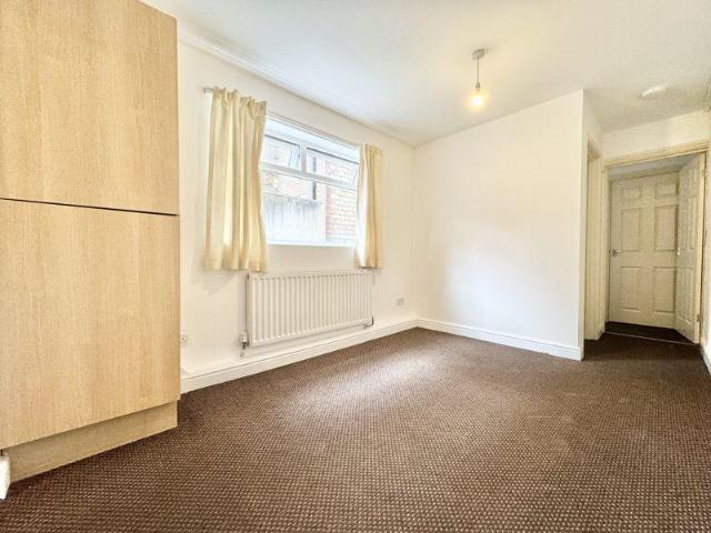 2 bedroom maisonette to rent