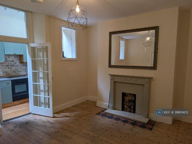 2 bedroom maisonette to rent