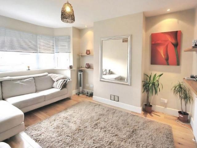 2 bedroom maisonette to rent