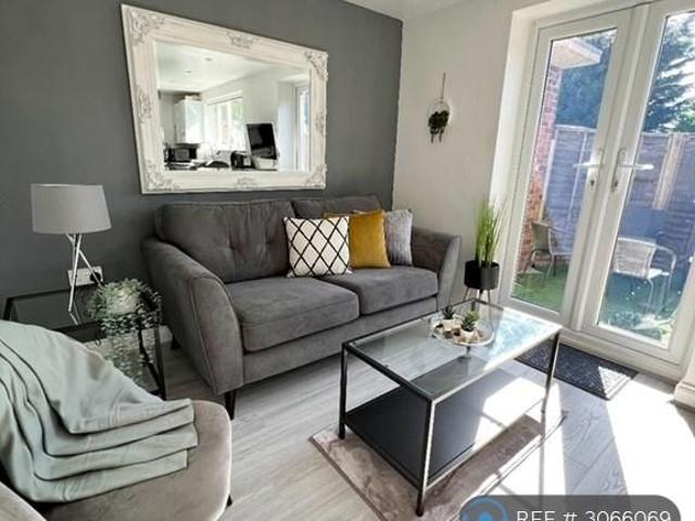 2 bedroom maisonette to rent