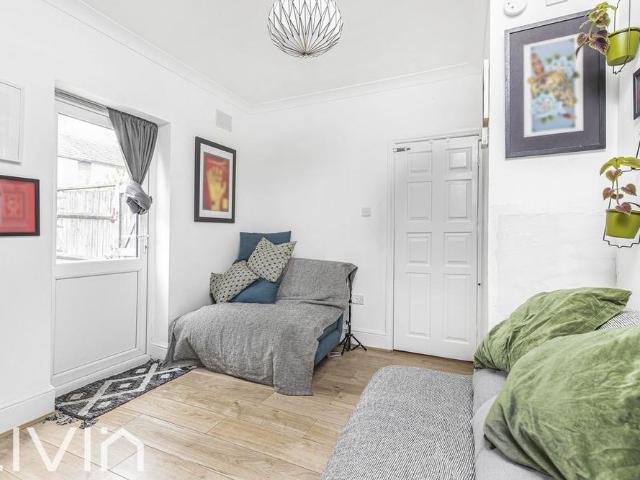 2 bedroom maisonette to rent