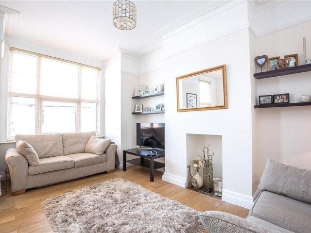2 bedroom maisonette to rent