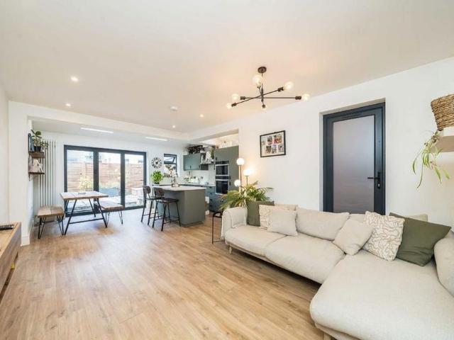 2 bedroom maisonette to rent