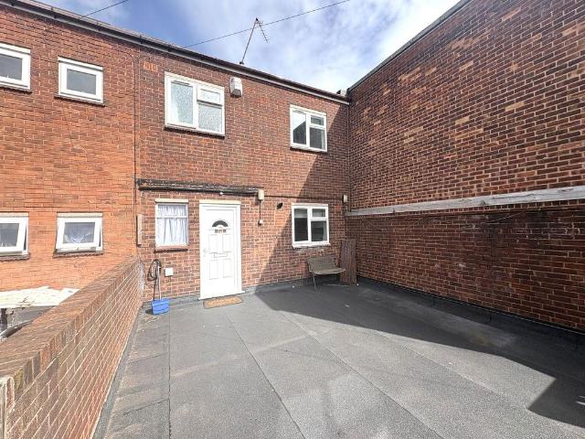 2 bedroom maisonette to rent