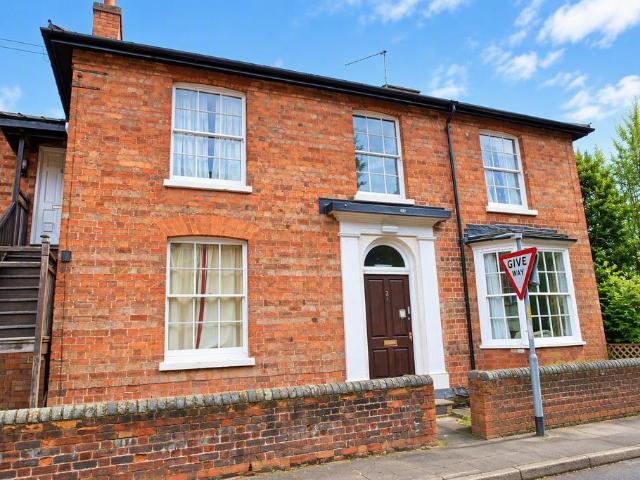 2 bedroom maisonette to rent