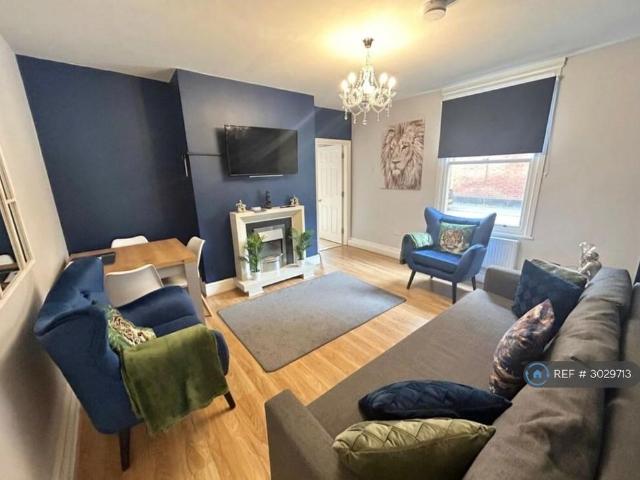 2 bedroom maisonette to rent