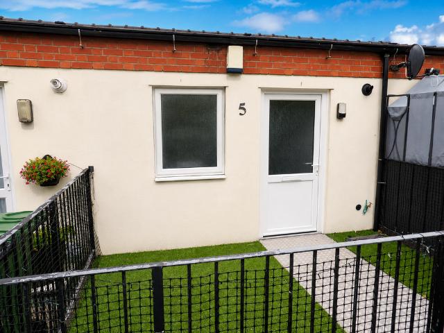 2 bedroom maisonette to rent