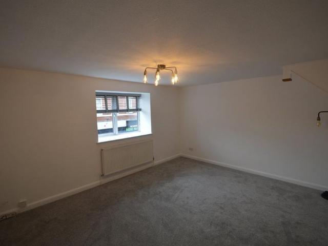 2 bedroom maisonette to rent