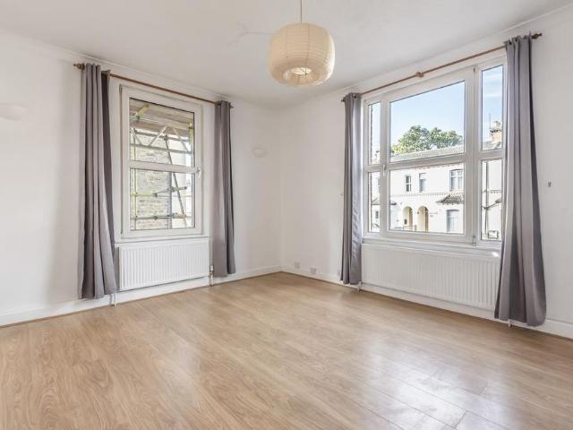 2 bedroom maisonette to rent