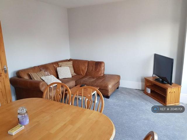 2 bedroom maisonette to rent