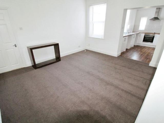 2 bedroom maisonette to rent
