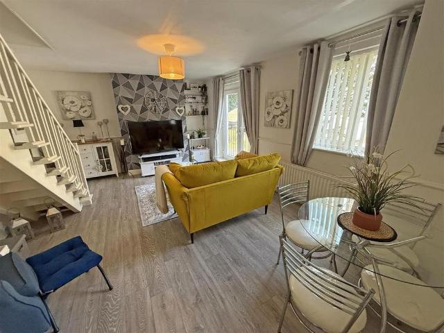 2 bedroom maisonette to rent