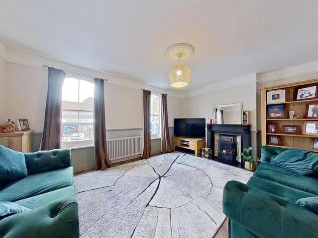 2 bedroom maisonette to rent