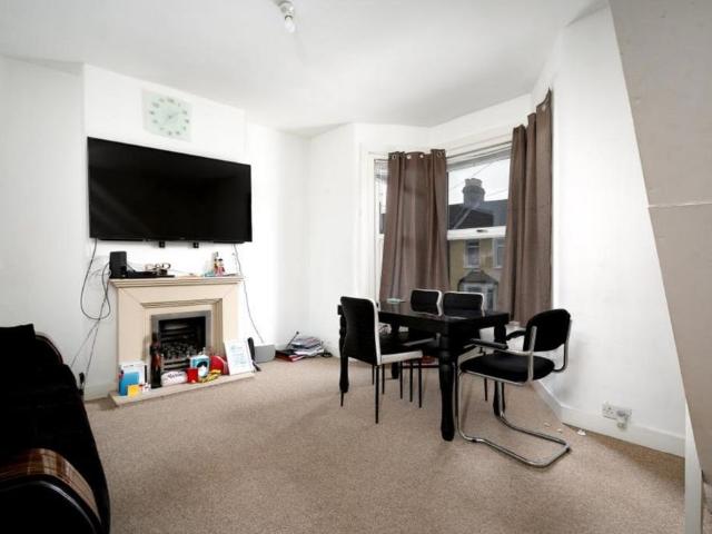 2 bedroom maisonette to rent