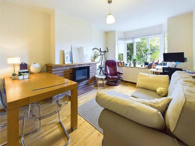 2 bedroom maisonette to rent