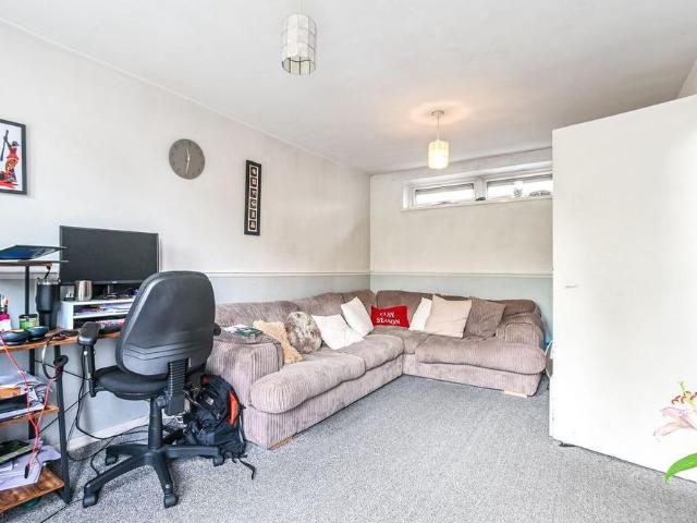 2 bedroom maisonette to rent