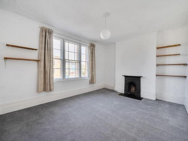 2 bedroom maisonette to rent
