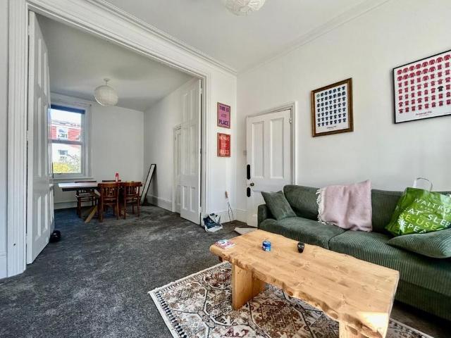 2 bedroom maisonette to rent