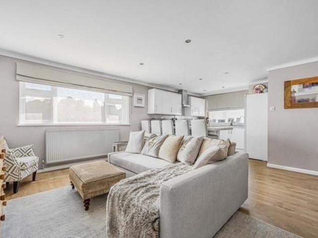 2 bedroom maisonette to rent