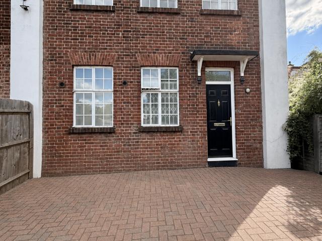 2 bedroom maisonette to rent